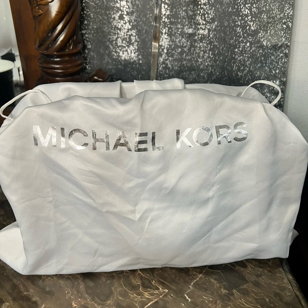 Michael Kors: Medium Selma Satchel Tote Bag in Signature Brown Logo